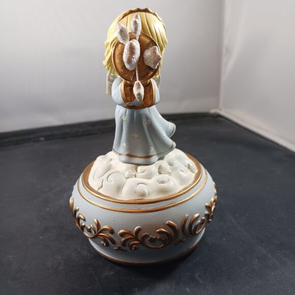 Precious Moments "Share The Gift of Love" Musical Figurine Trumpeting Angel 2009 - Picture 3 of 8